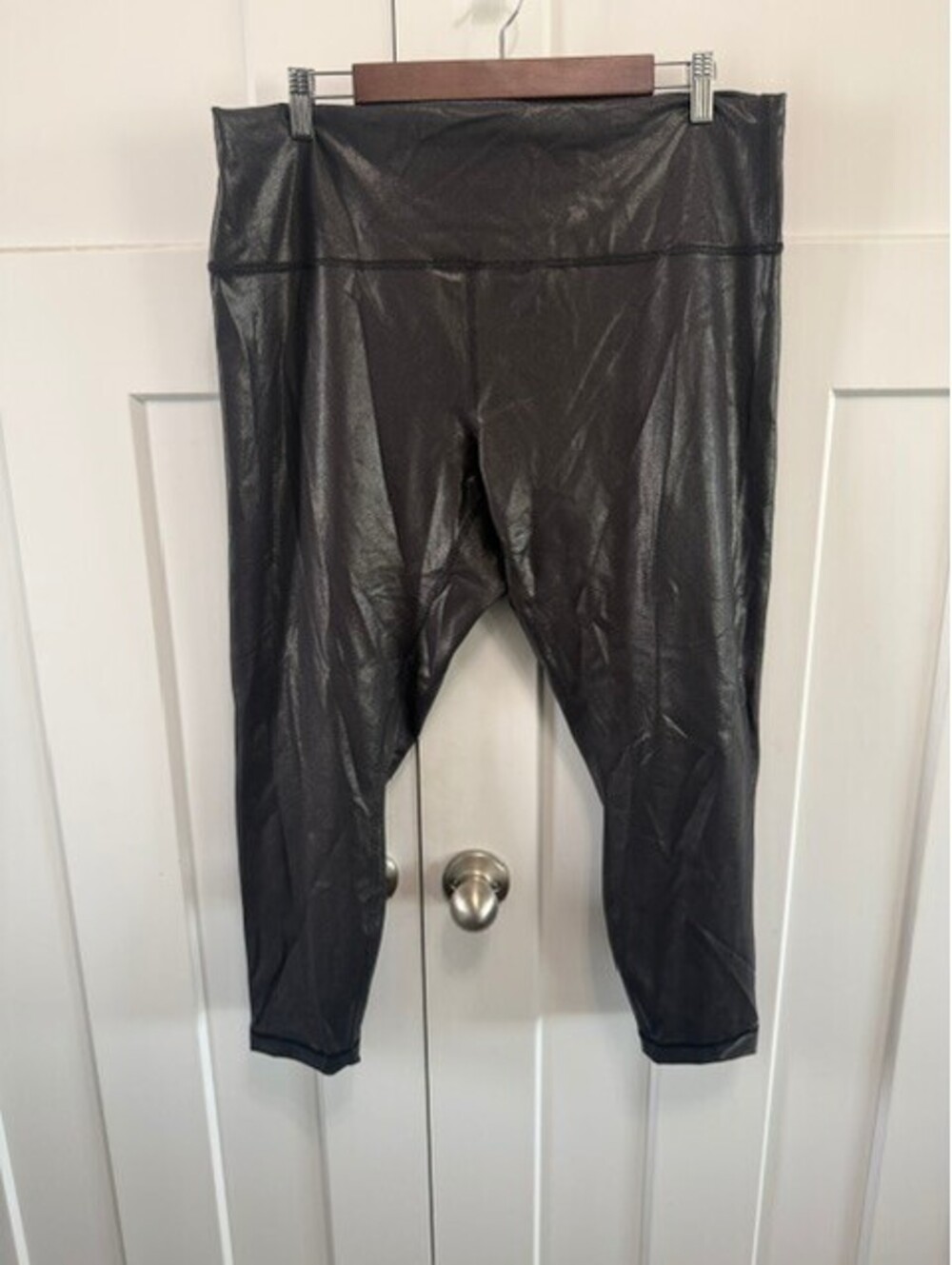 NWOT Lululemon shiny black size 18 26" inseam plus size